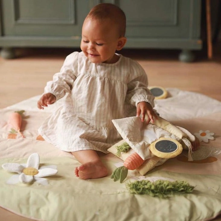 Avery Row Activity Playmat - Wild Chamomile