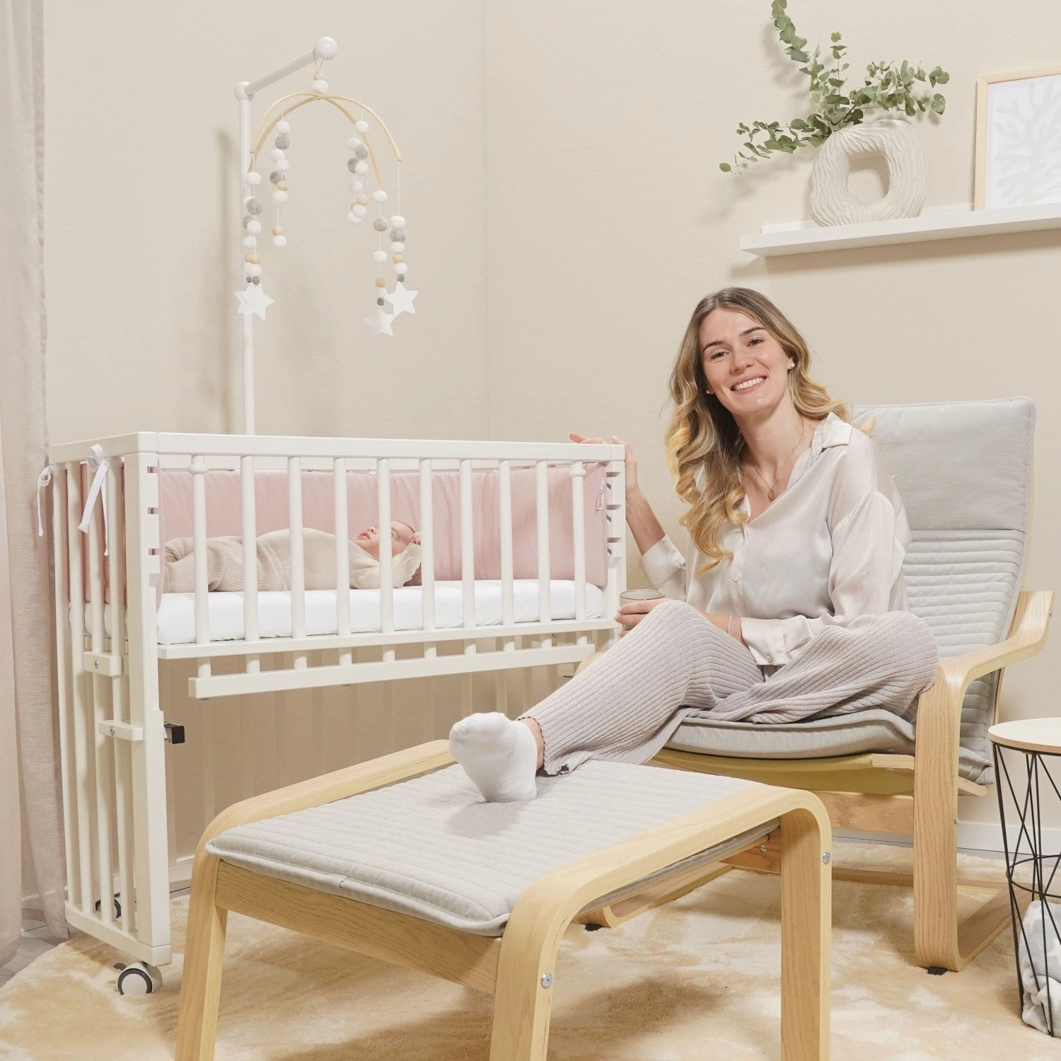 babybay  White Varnished Mobile Holder