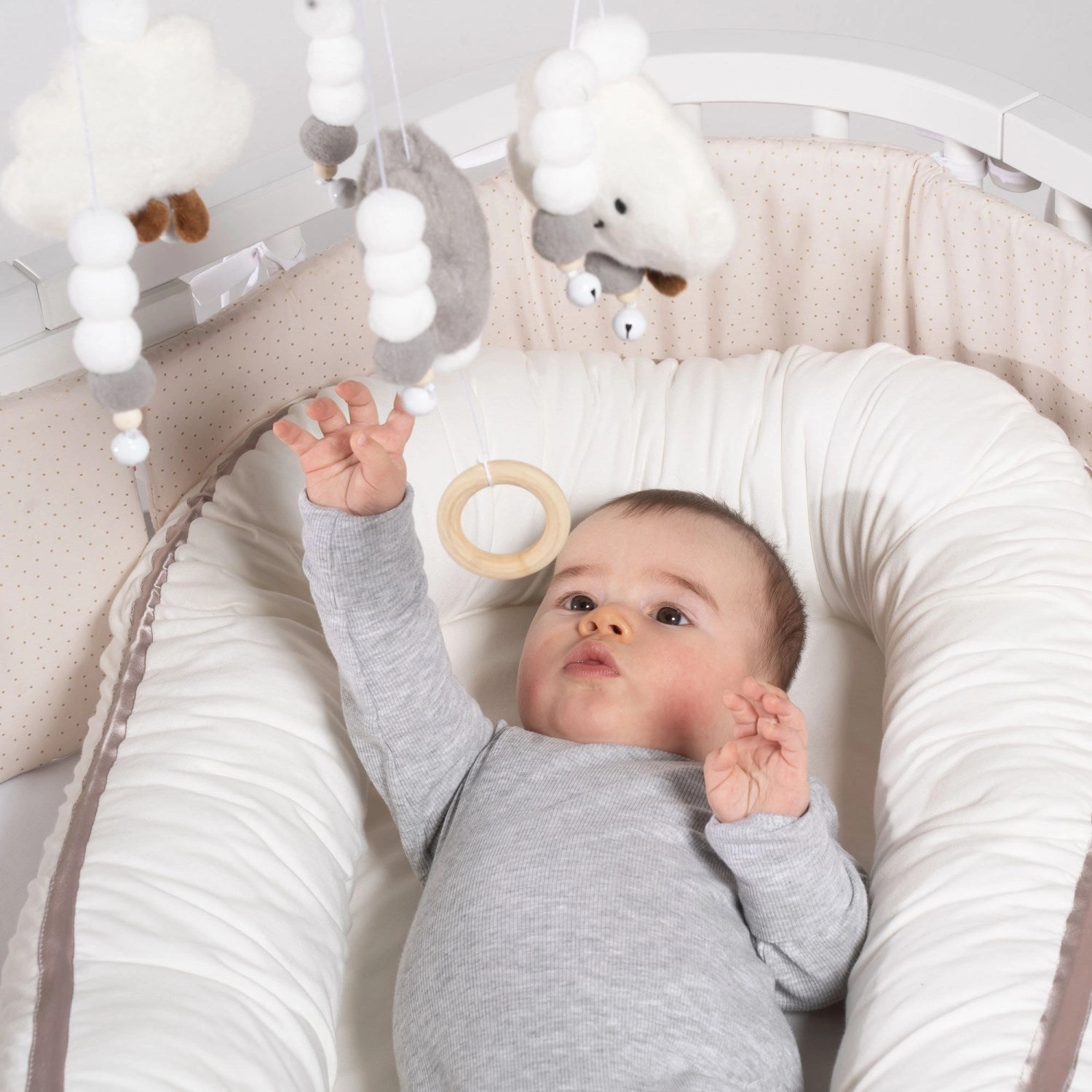 babybay  White Varnished Mobile Holder