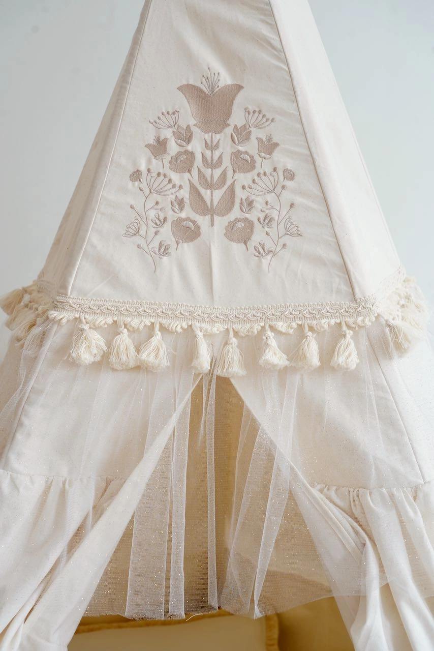 Boho Teepee Tent with Frills and "Caramel" Mat with Frill Set