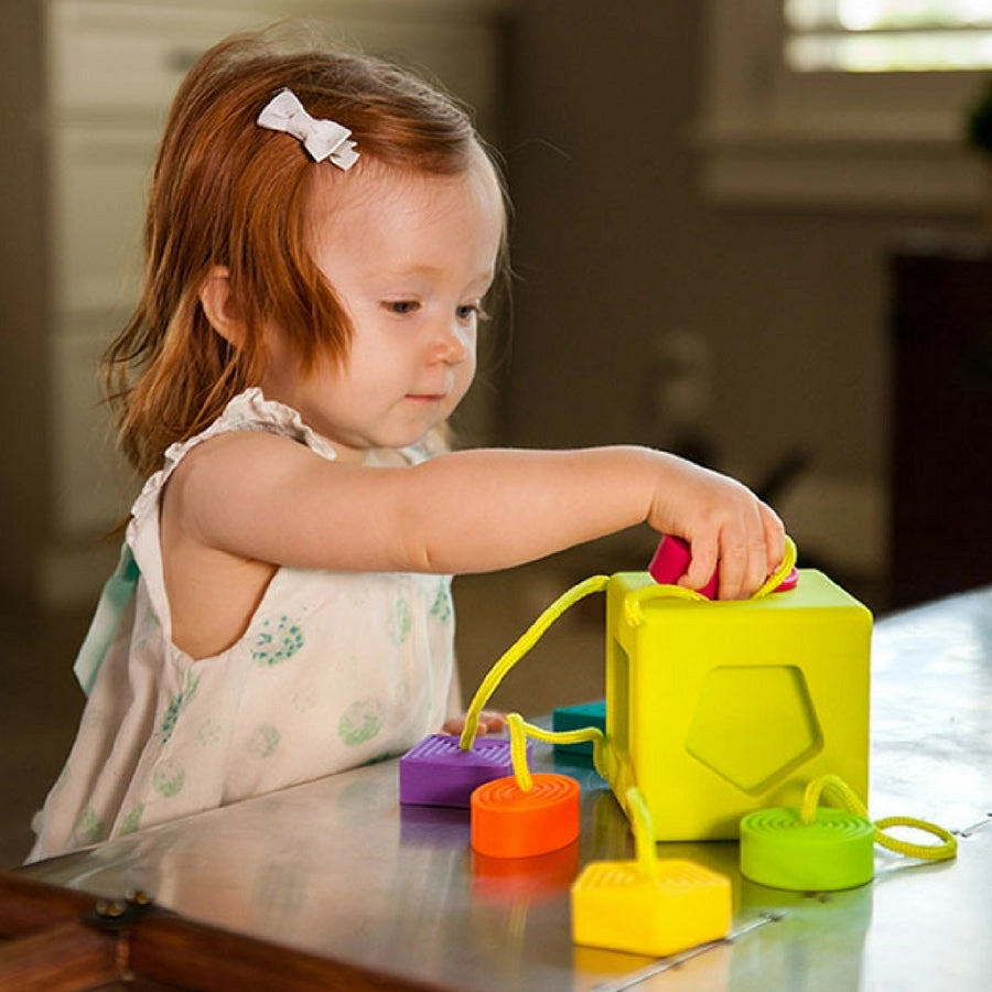Fat Brain Toys Co - Oombee Shape Sorting Cube