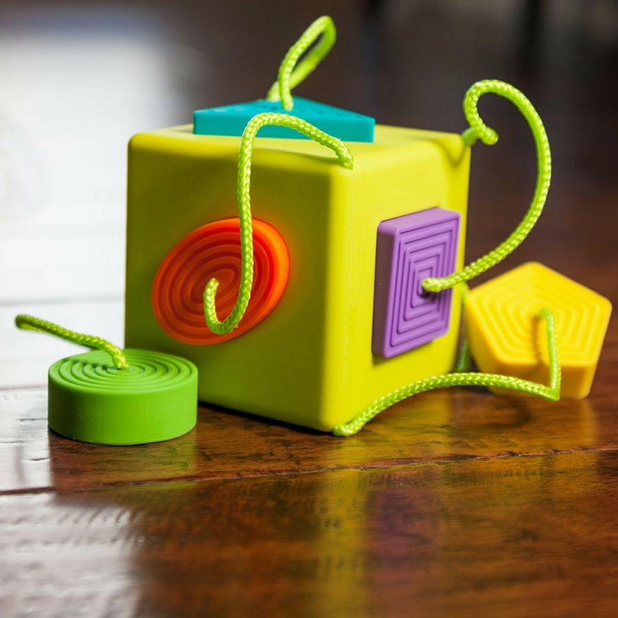 Fat Brain Toys Co - Oombee Shape Sorting Cube