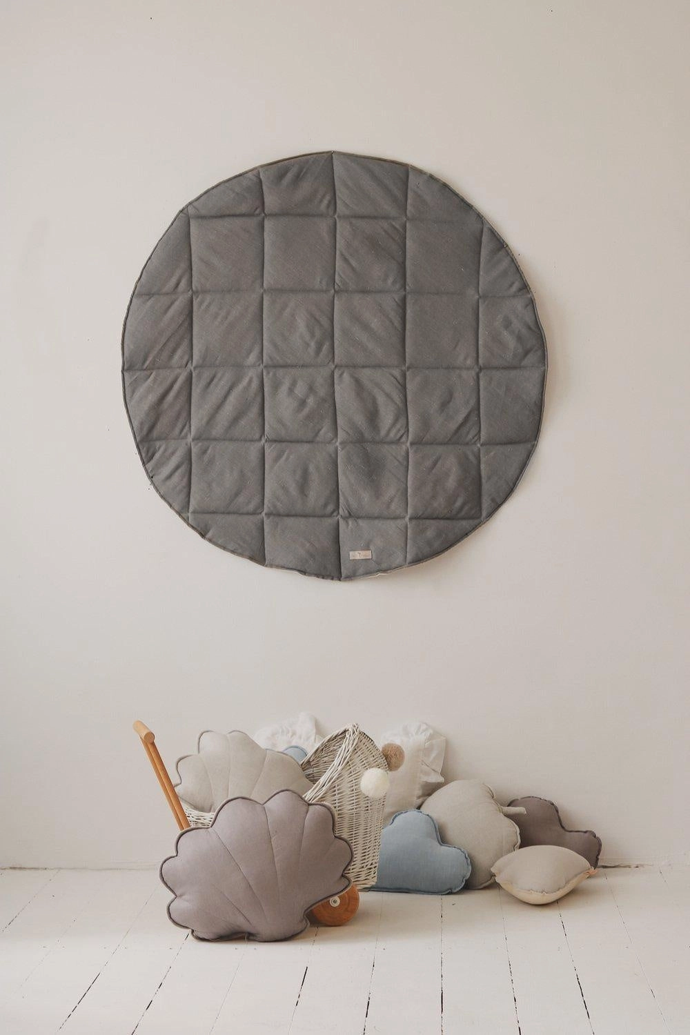 Grey Linen Round Mat