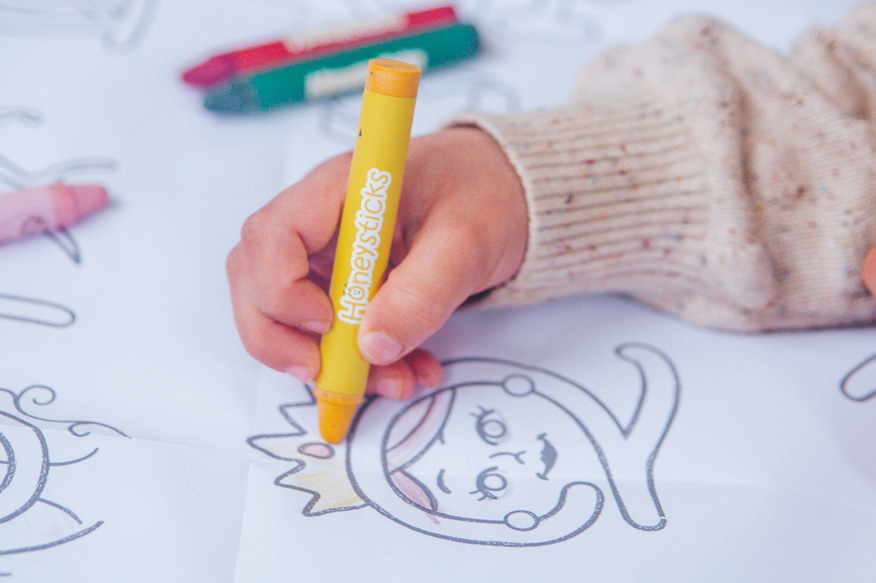 Honeysticks Jumbo Posters and Crayons Activity Set