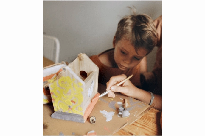 Kinderfeets Birdhouse with Paint and Brushes