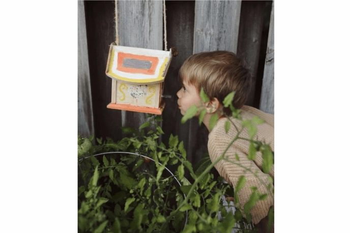 Kinderfeets Birdhouse with Paint and Brushes