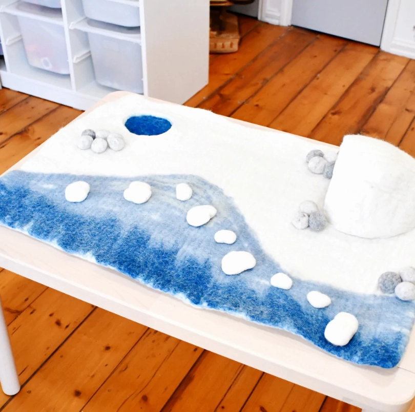 Large Arctic/Antarctic Polar Play Mat Playscape and Polar Bear Set