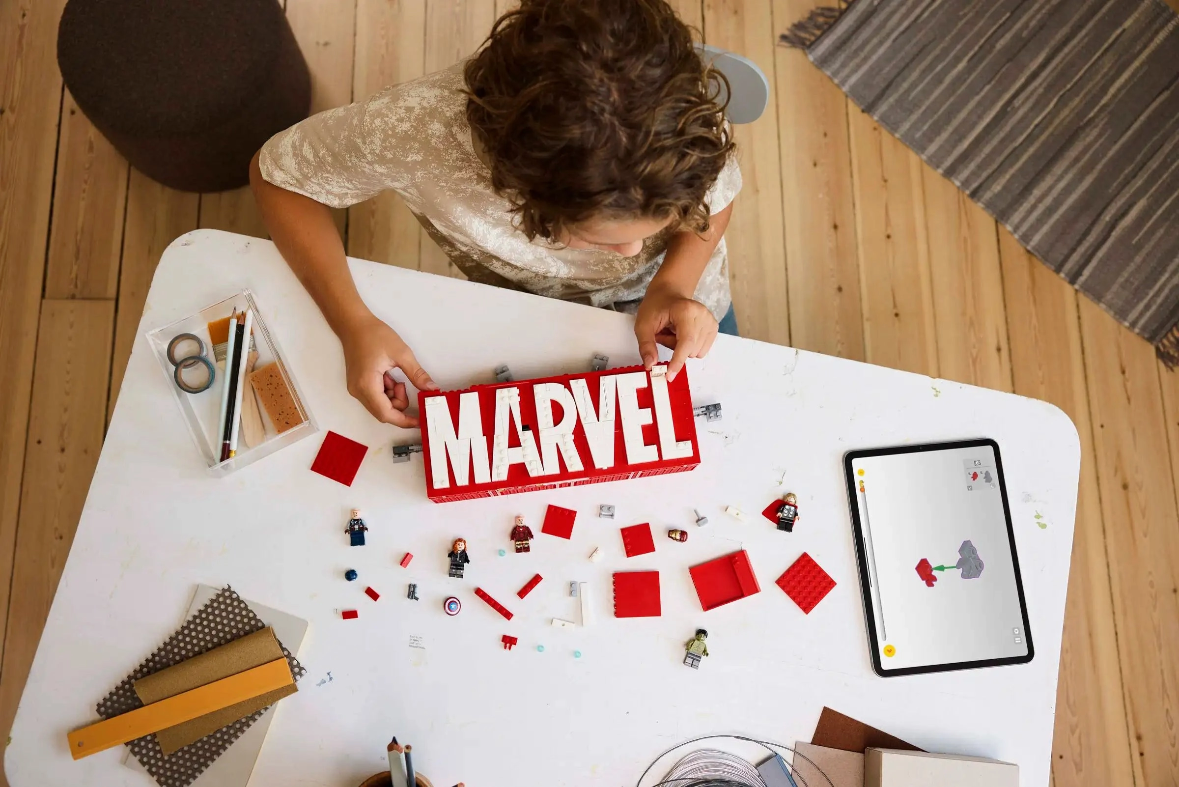 LEGO 76313 MARVEL Logo & Minifigures