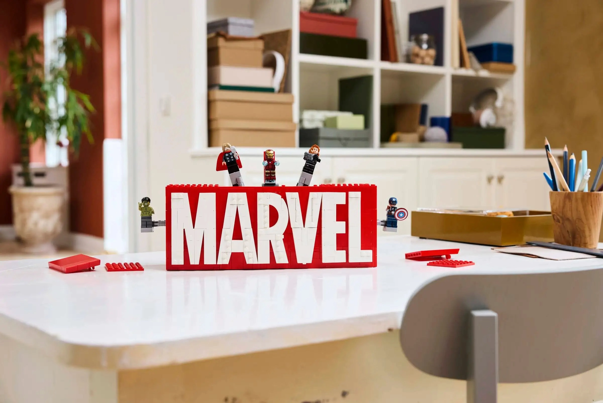 LEGO 76313 MARVEL Logo & Minifigures