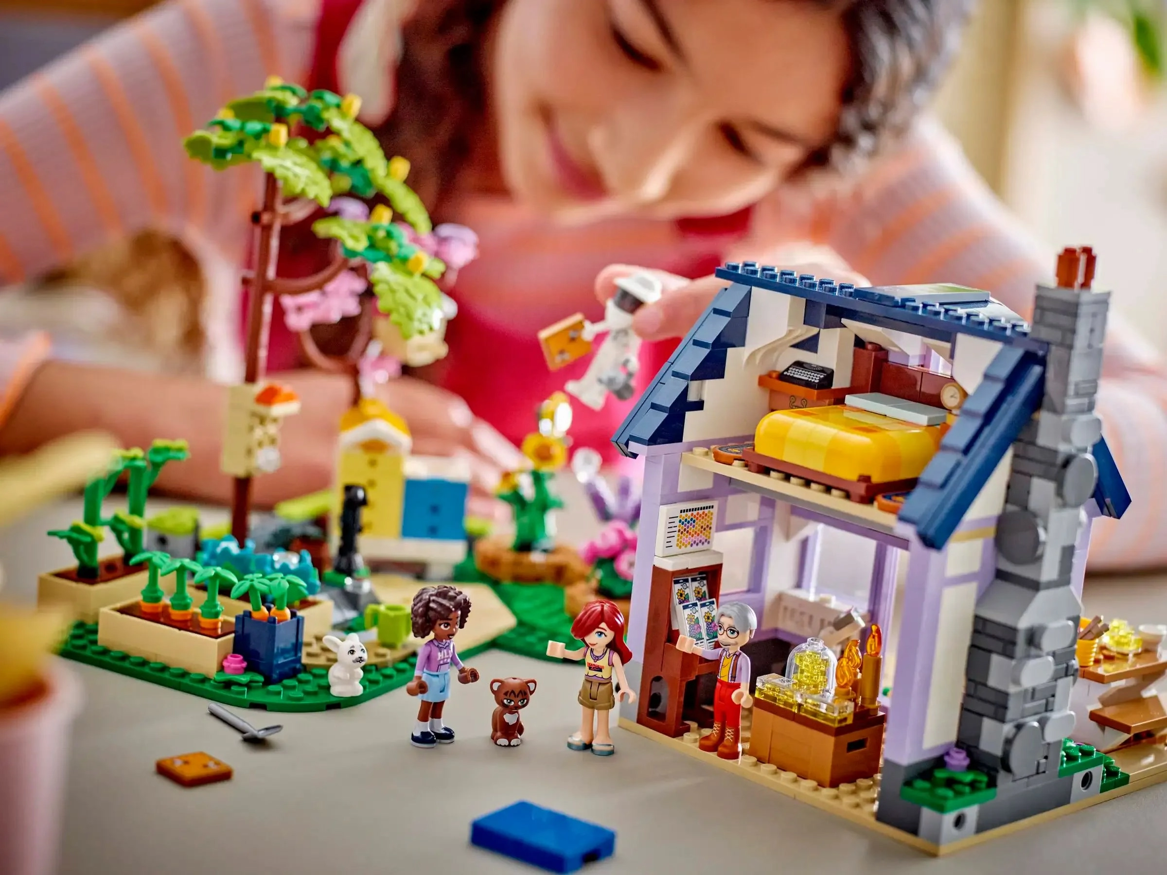 LEGO FRIENDS 42669 Beekeepers' House and Flower Garden