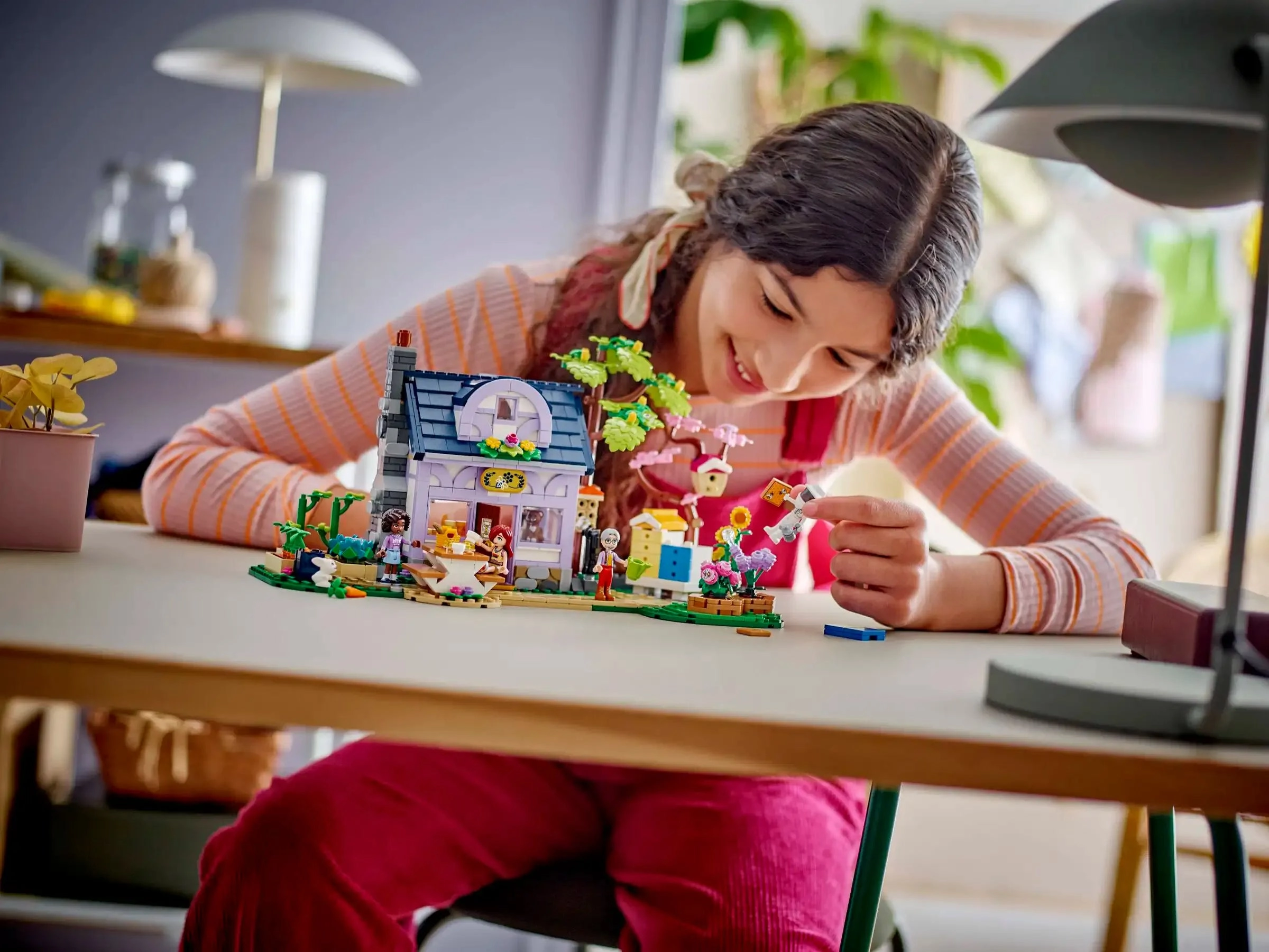 LEGO FRIENDS 42669 Beekeepers' House and Flower Garden