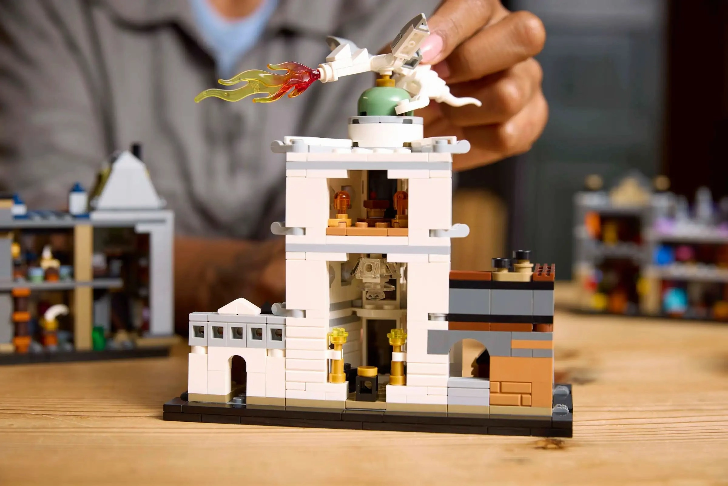 LEGO HARRY POTTER 76444 Diagon Alley Wizard Shops