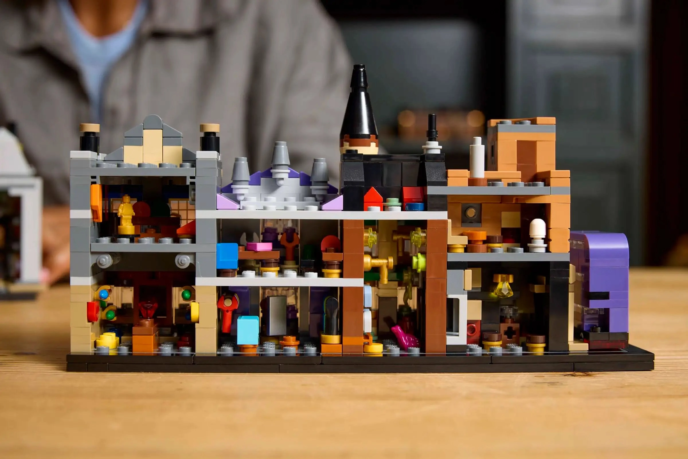 LEGO HARRY POTTER 76444 Diagon Alley Wizard Shops