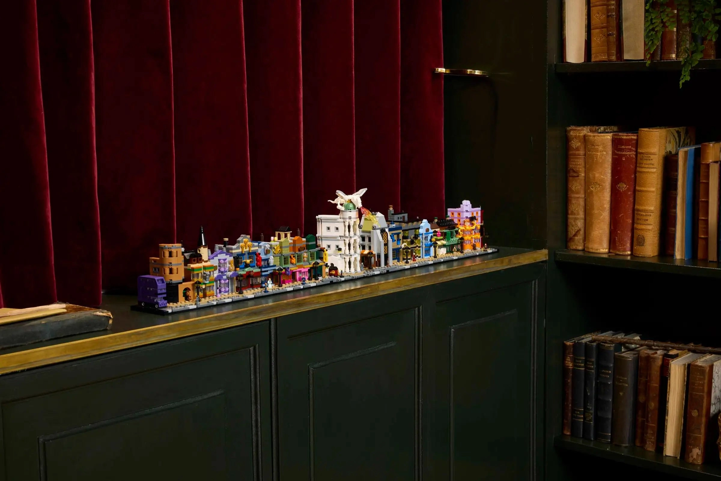 LEGO HARRY POTTER 76444 Diagon Alley Wizard Shops