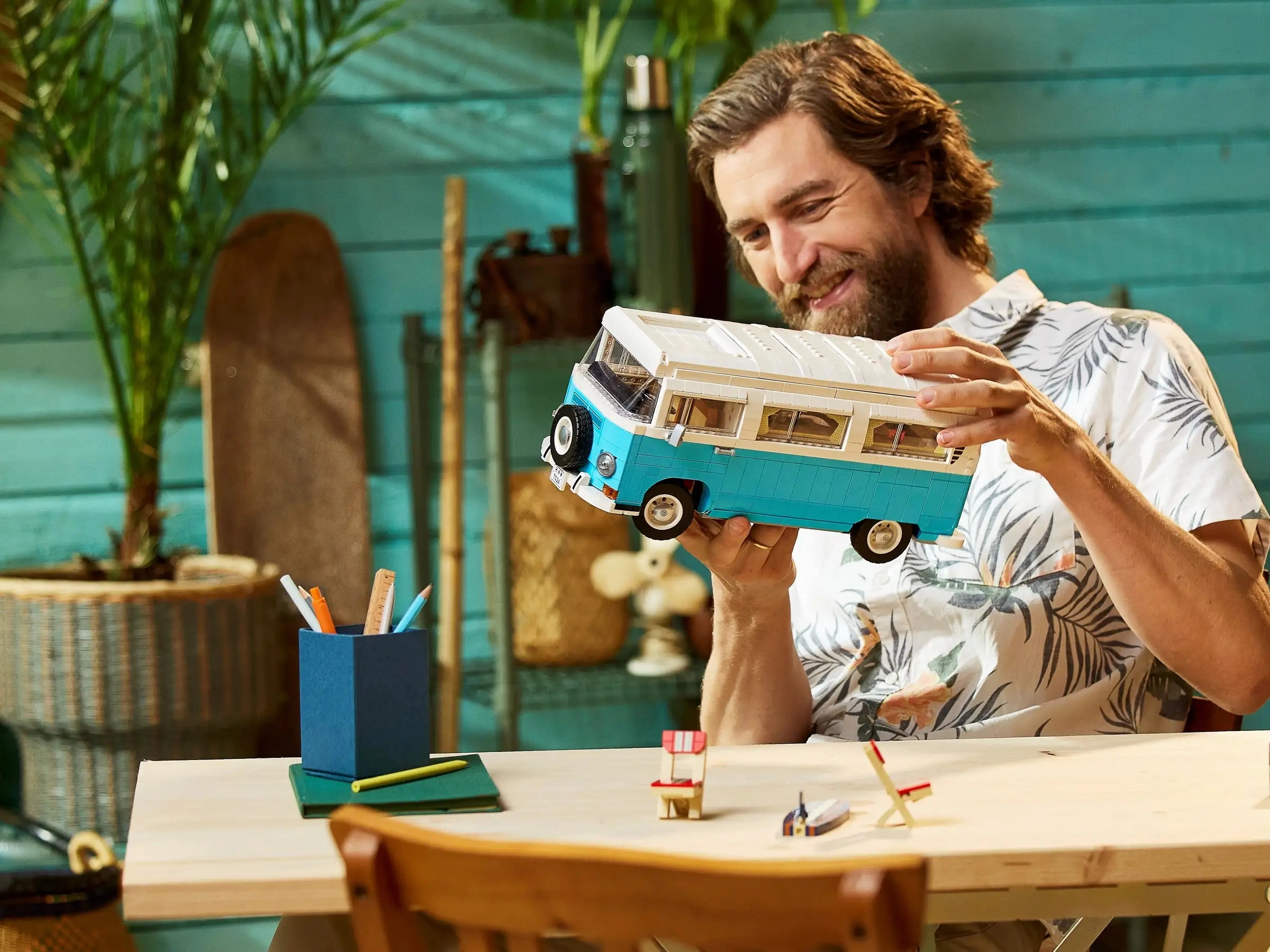 LEGO ICONS 10279 Volkswagen T2 Camper Van