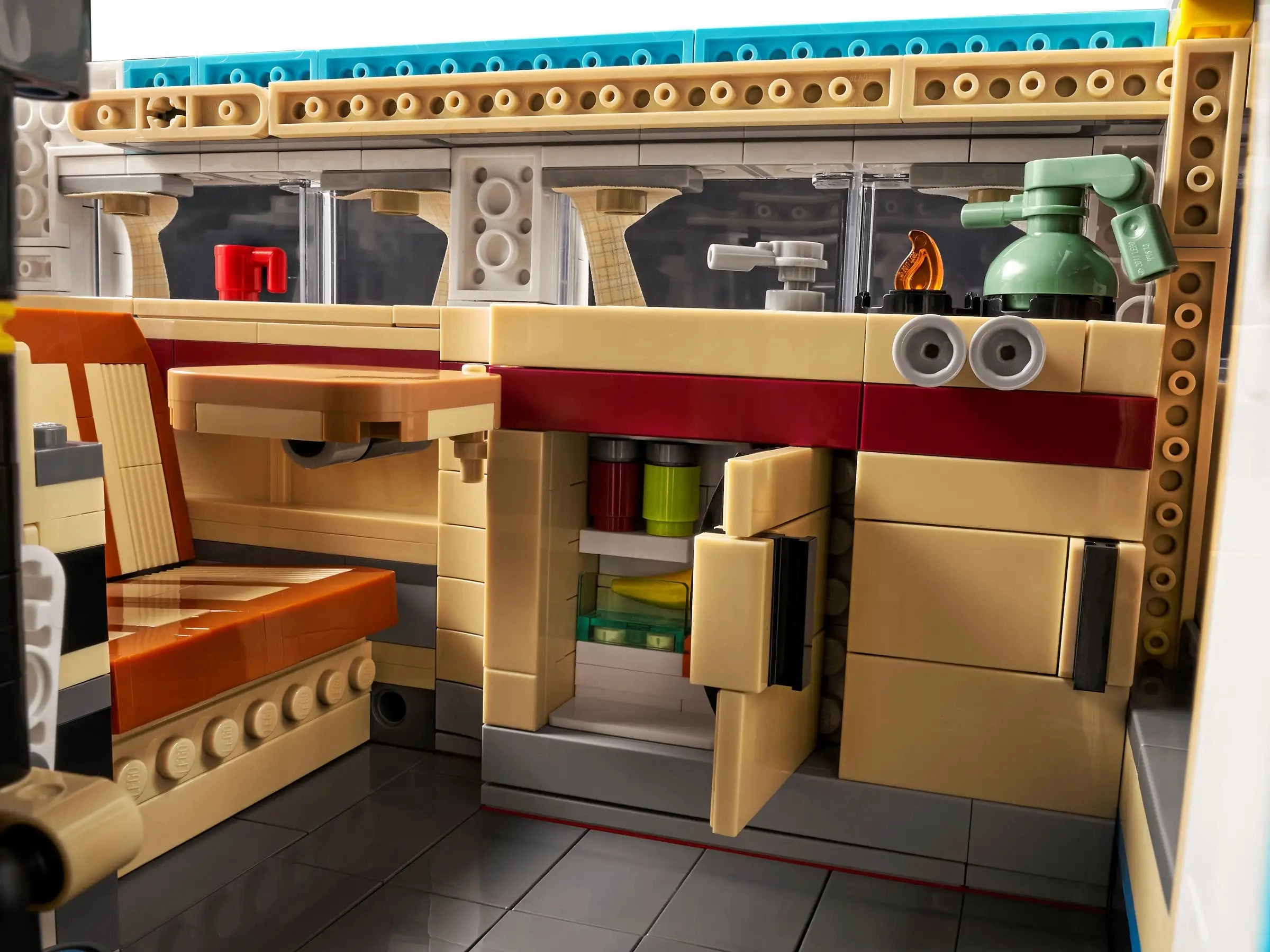 LEGO ICONS 10279 Volkswagen T2 Camper Van