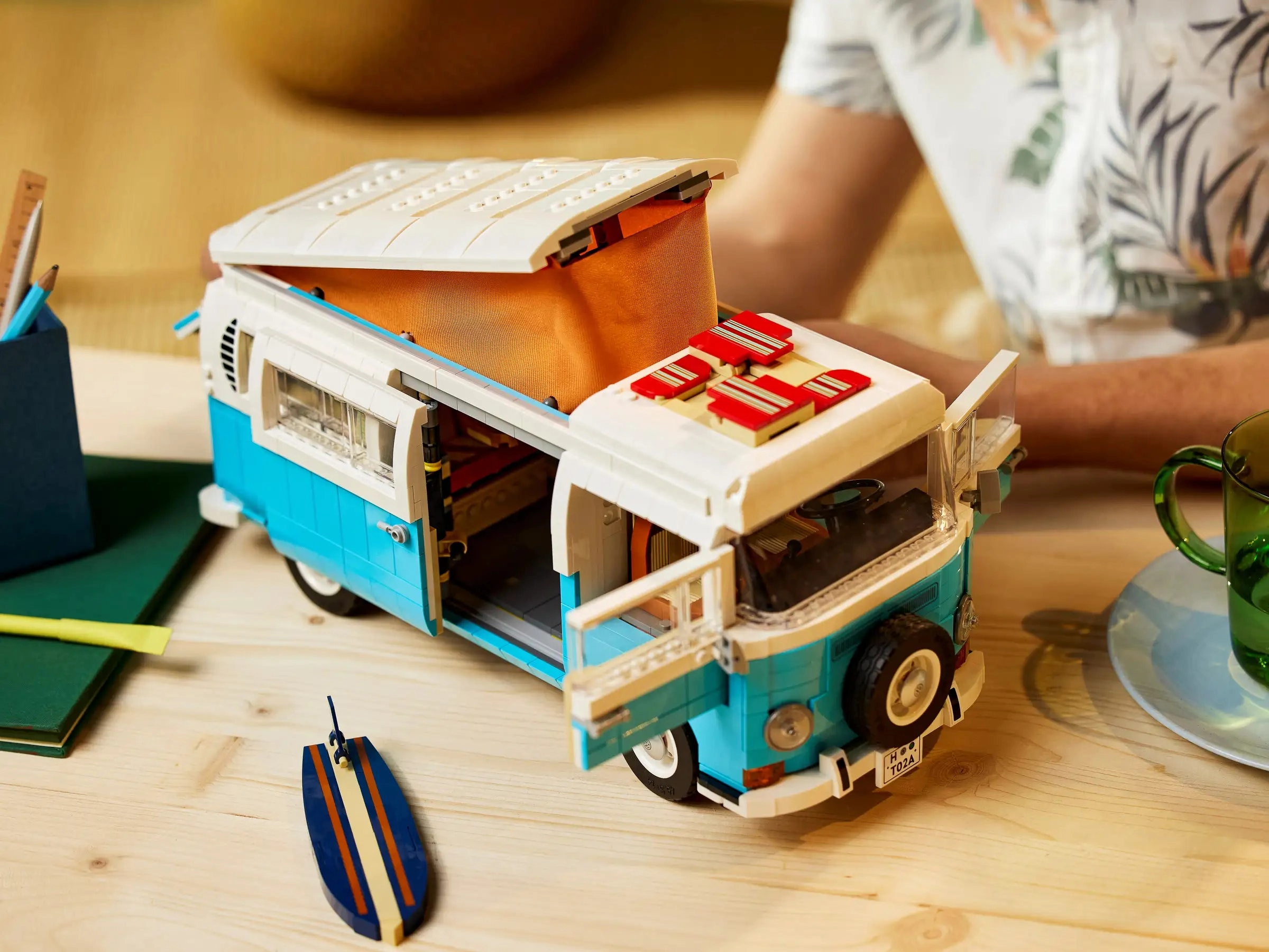 LEGO ICONS 10279 Volkswagen T2 Camper Van