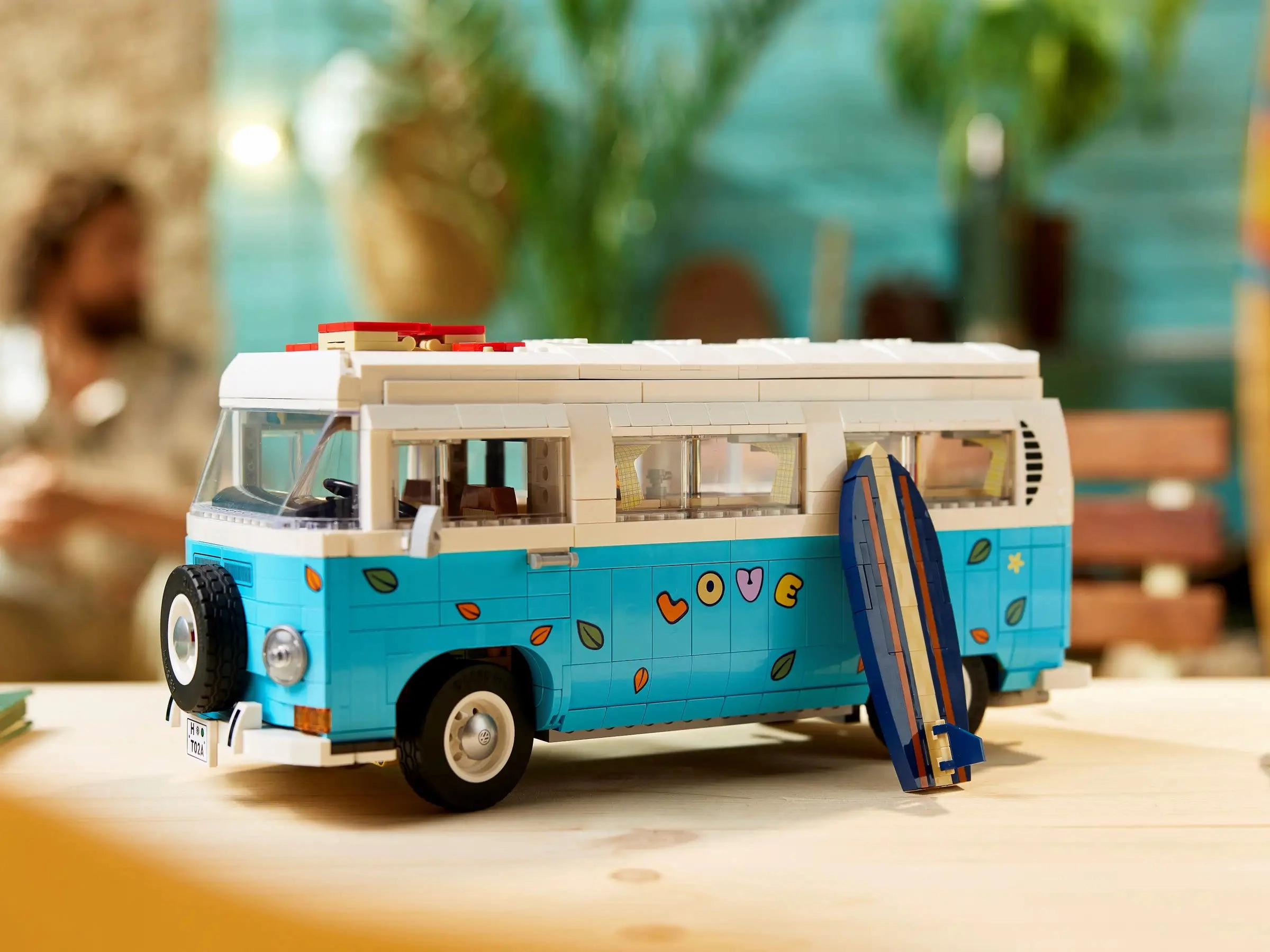 LEGO ICONS 10279 Volkswagen T2 Camper Van