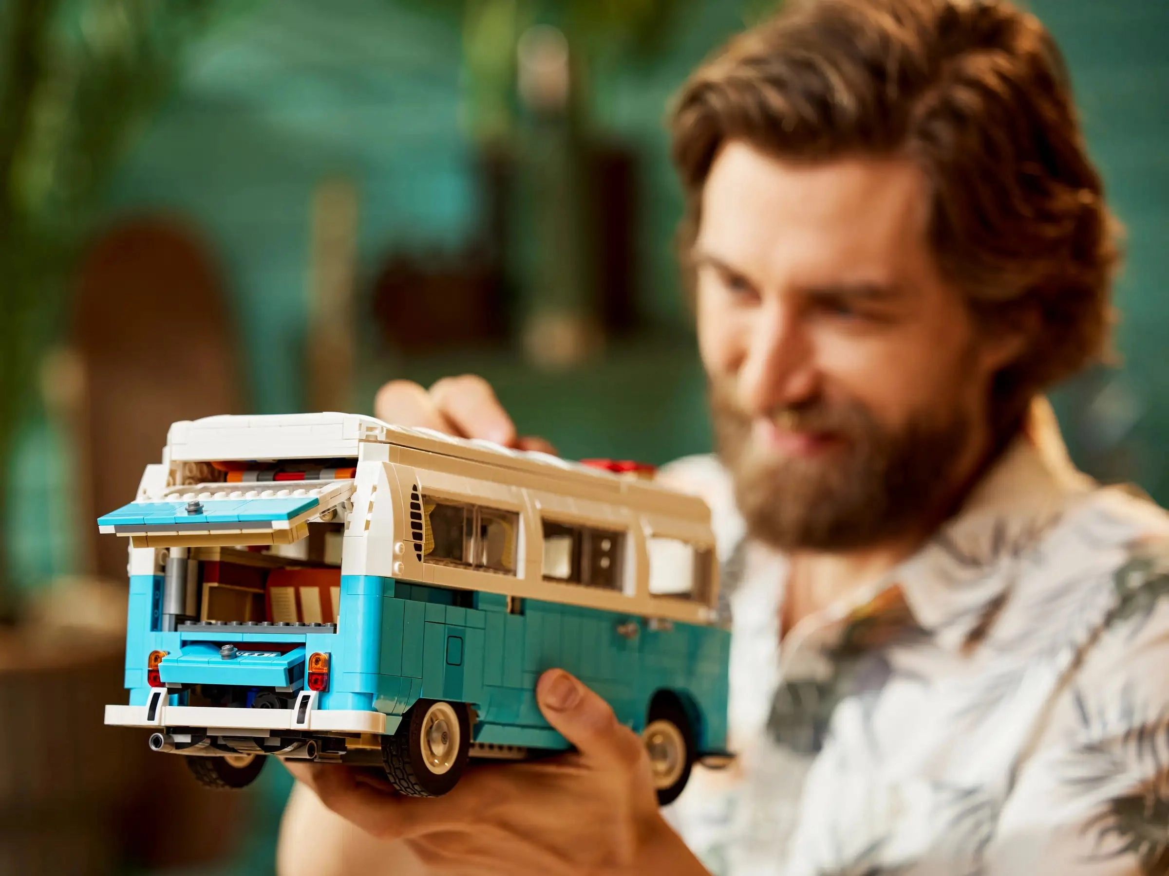 LEGO ICONS 10279 Volkswagen T2 Camper Van