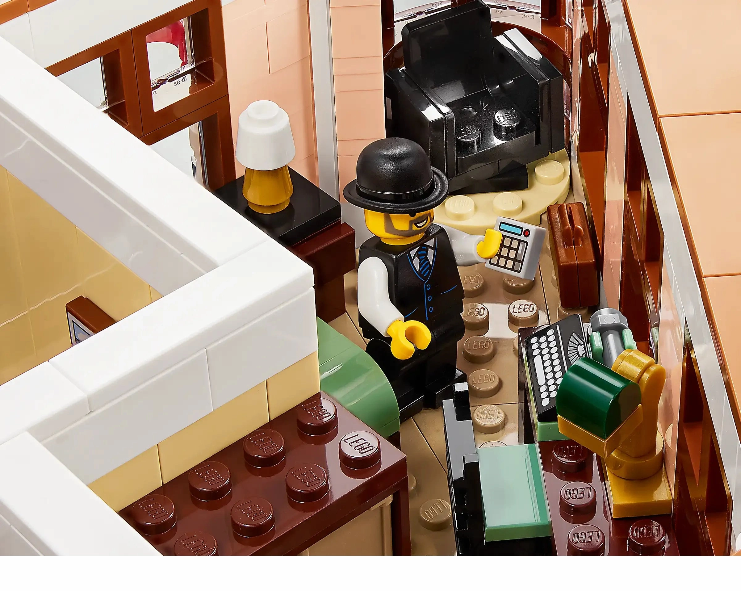LEGO ICONS 10297 Boutique Hotel
