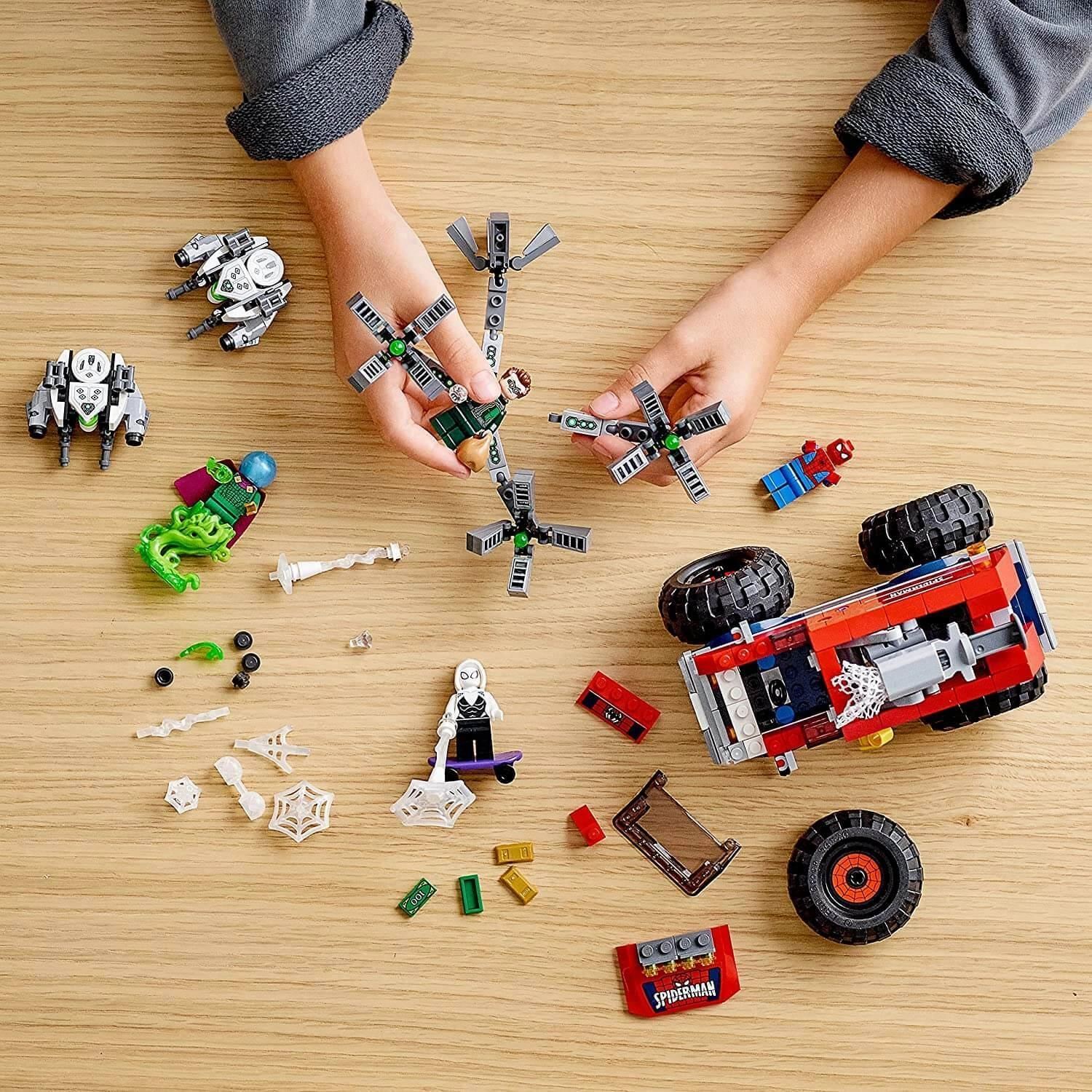 LEGO MARVEL 76174 Super Heroes Marvel Spider-Man's Monster Truck vs. Mysterio