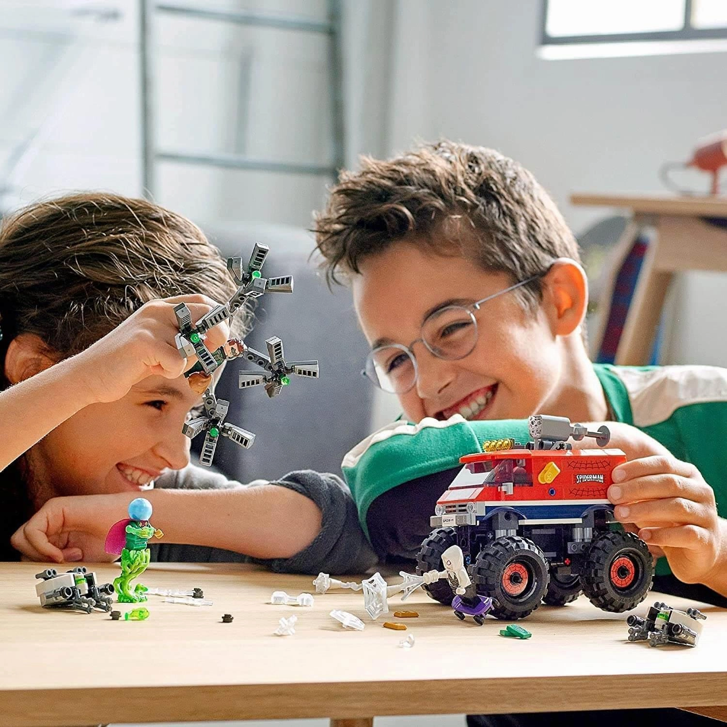 LEGO MARVEL 76174 Super Heroes Marvel Spider-Man's Monster Truck vs. Mysterio