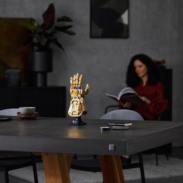 LEGO MARVEL 76191 Avengers Infinity Gauntlet Thanos Set for Adults