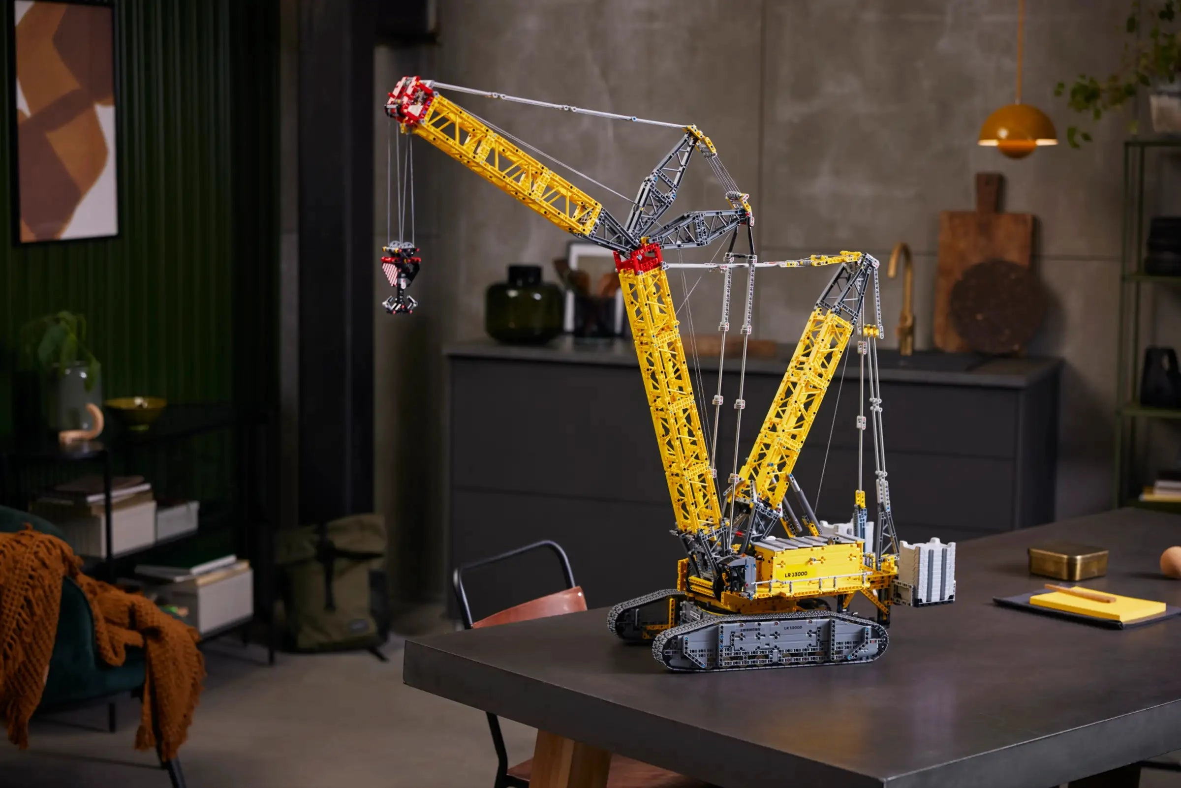 LEGO TECHNIC 42146 Liebherr Crawler Crane LR 13000