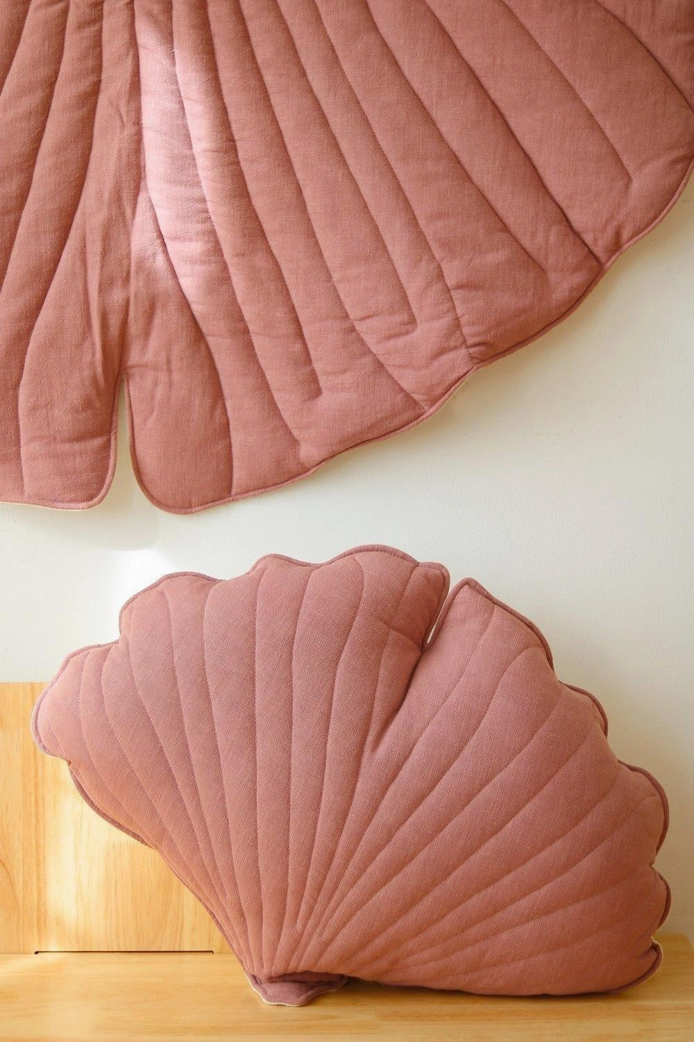 Linen Dirty Pink Ginkgo Leaf Mat