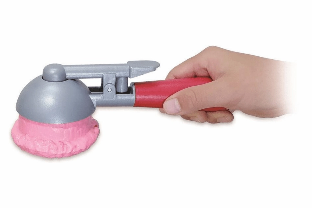 Magnetic Scoop and Play