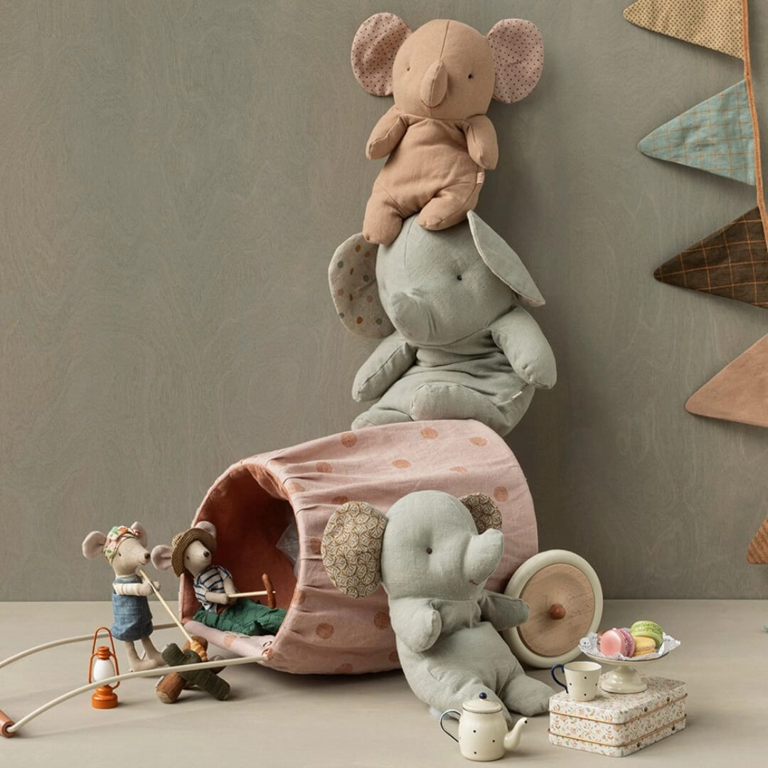 Medium Elephant - Gray