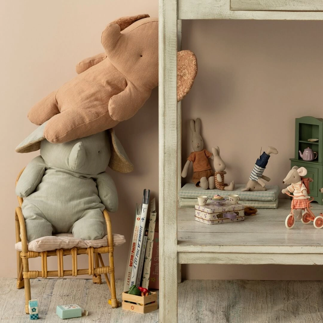 Medium Elephant - Gray