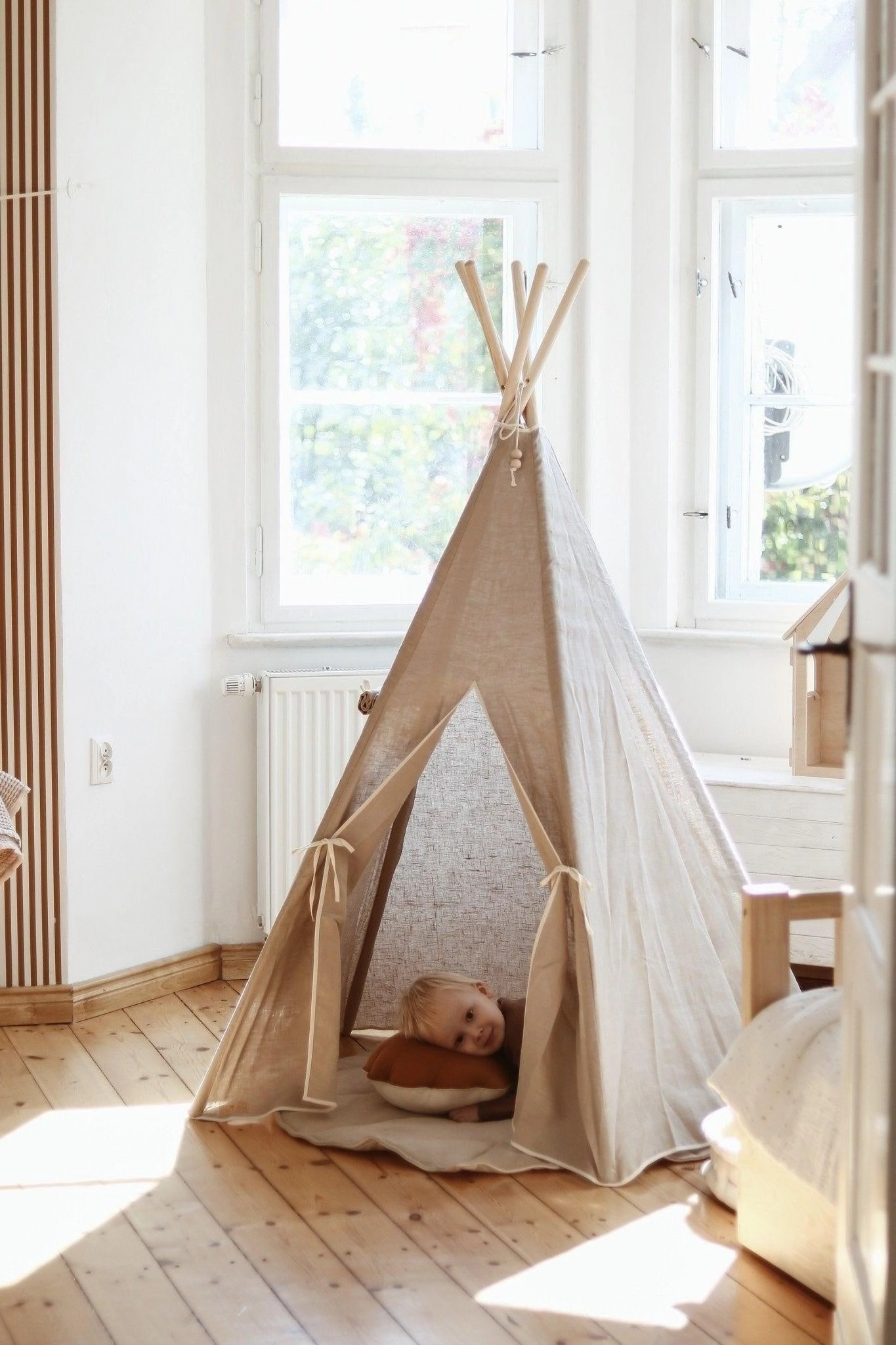 Natural Linen Teepee Tent and "White and Grey" Leaf Mat Set
