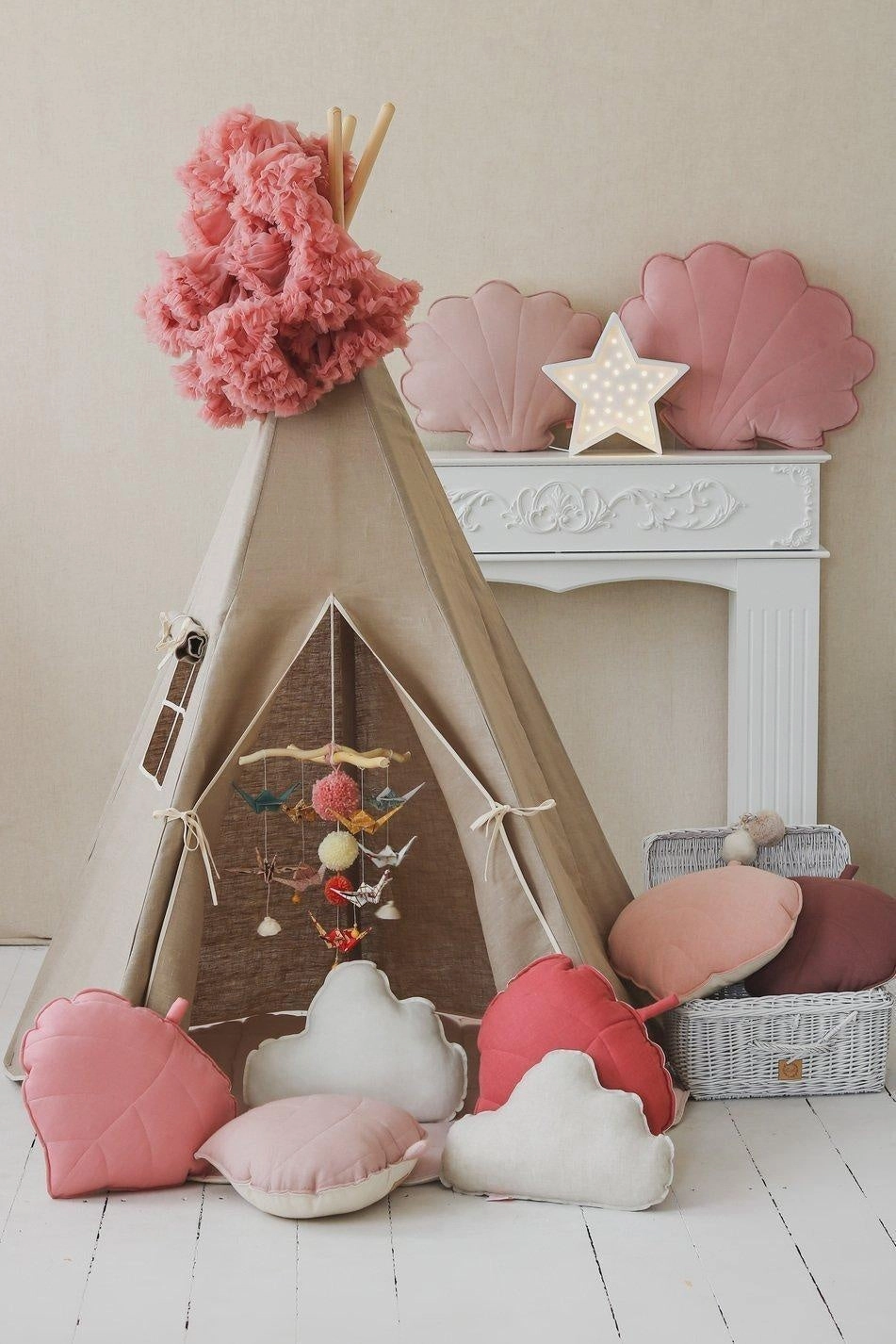 Natural Linen Teepee Tent and "White and Grey" Leaf Mat Set