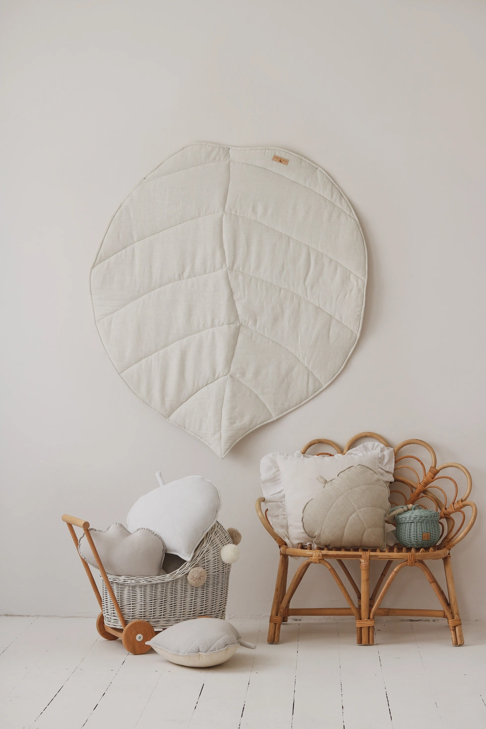 Natural Linen Teepee Tent and "White and Grey" Leaf Mat Set