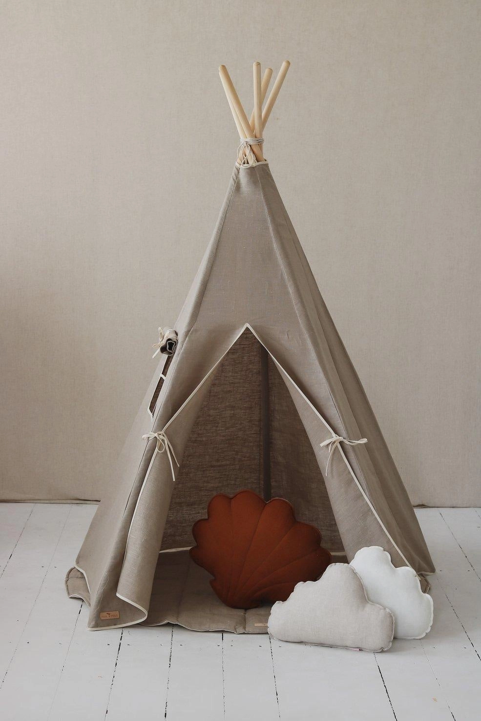 Natural Linen Teepee Tent and "White and Grey" Leaf Mat Set
