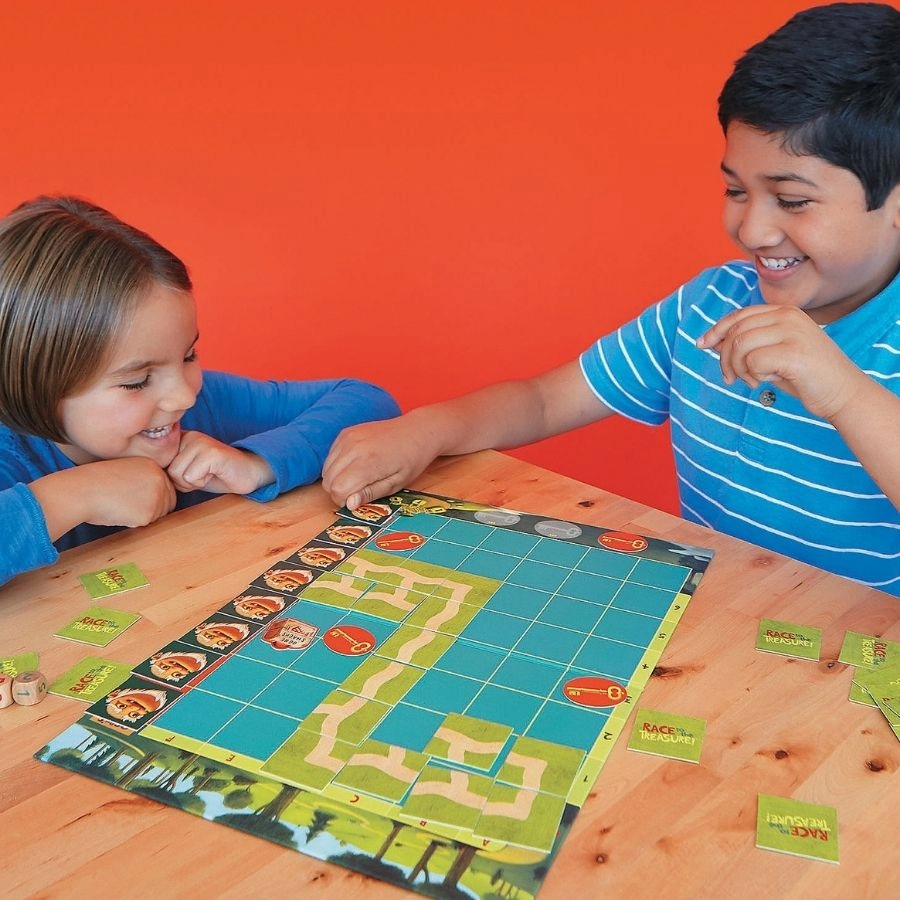 Peaceable Kingdom - Race to the Treasure Board Game
