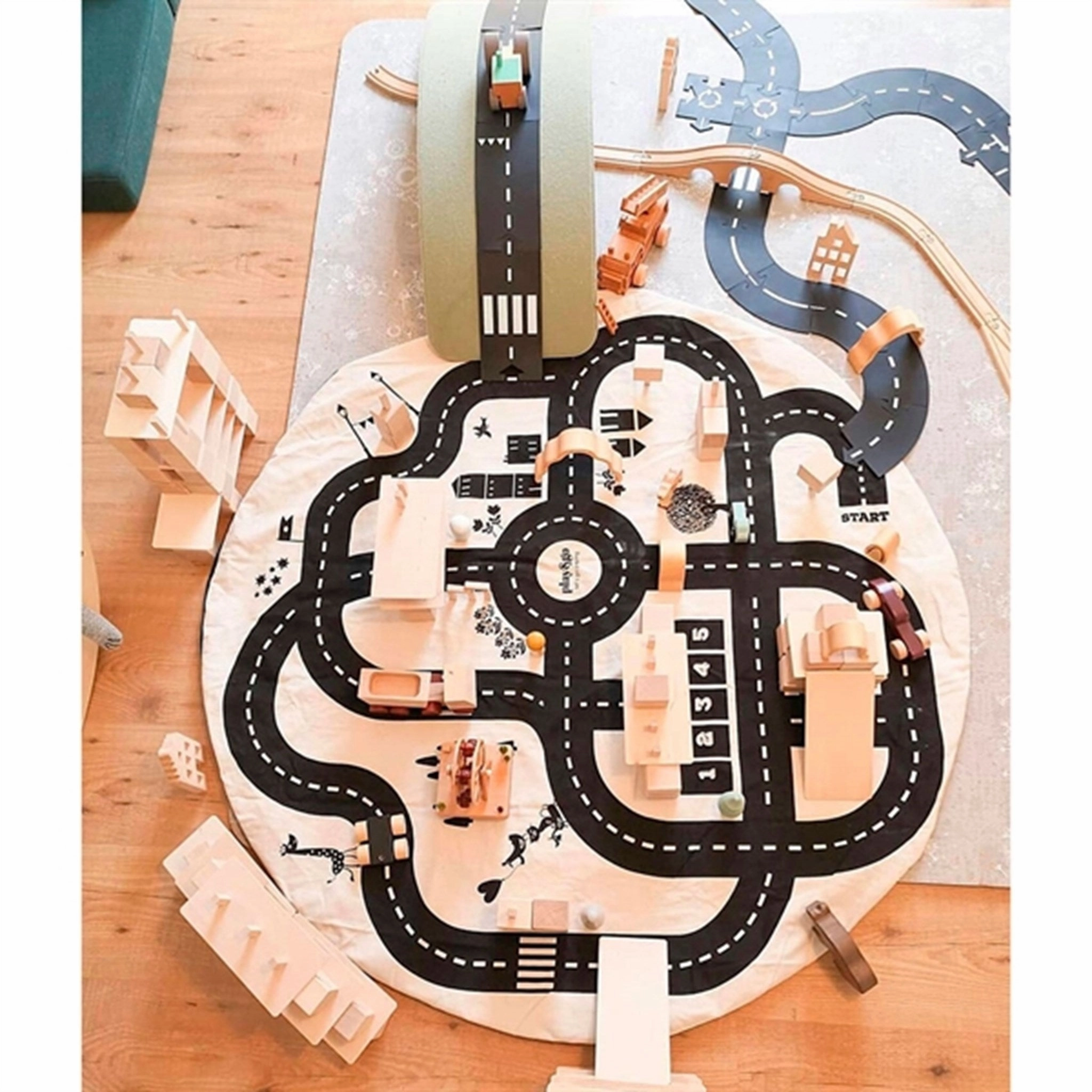Play&Go 2-in-1 Play Mat Roadmap/Thunderbolt