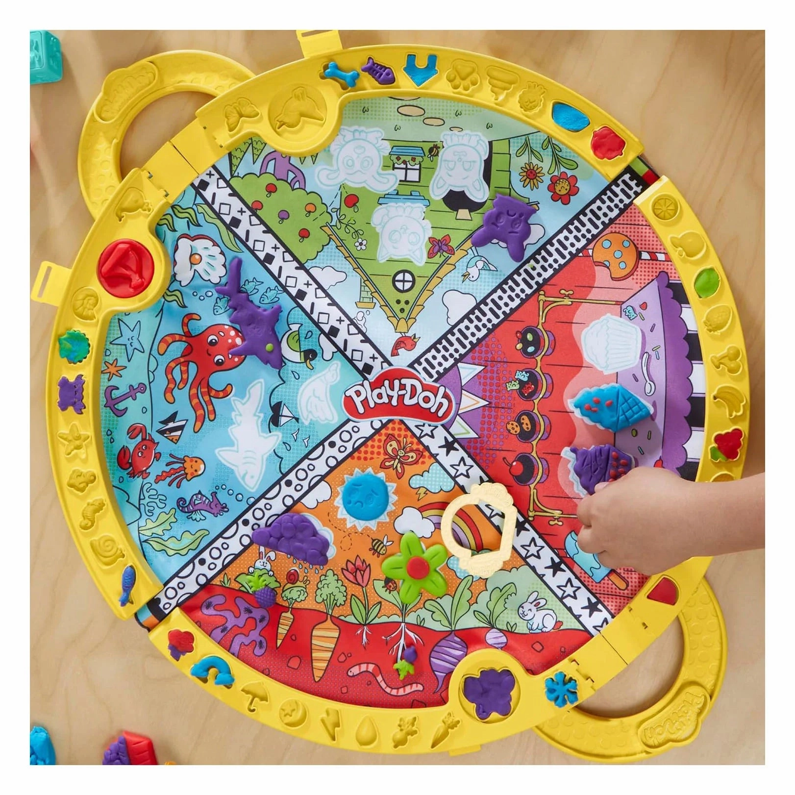 Play-Doh Fold & Go Playmat