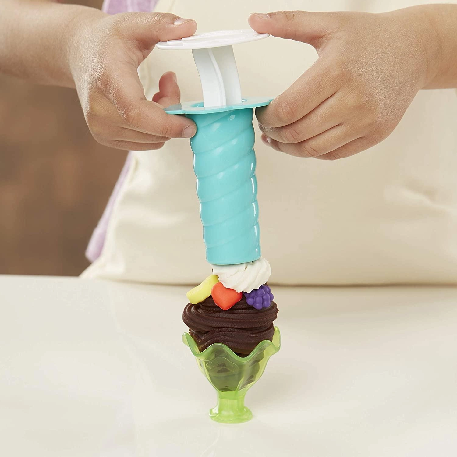 Play-Doh Kitchen Creations Ultimate Swirl Ice Cream Maker Play Food Set with 8 Non-Toxic Colours