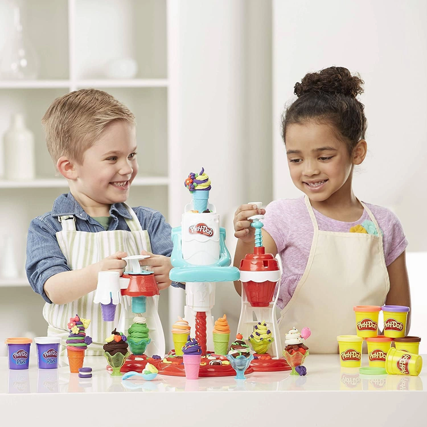 Play-Doh Kitchen Creations Ultimate Swirl Ice Cream Maker Play Food Set with 8 Non-Toxic Colours