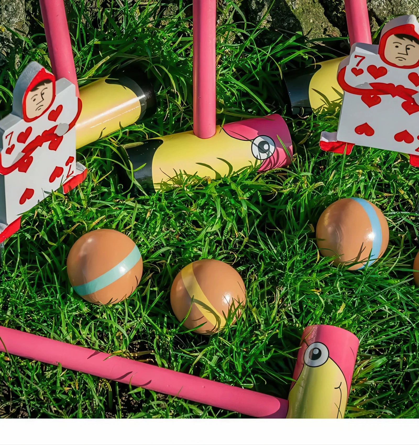 Queen of Hearts Flamingo Luxury Croquet Set