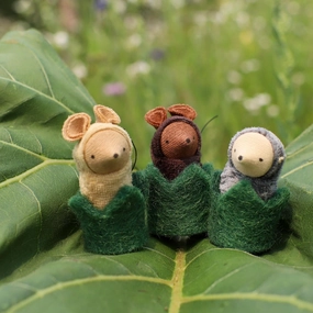 Sale Fairyshadow Little Critter in a Hedge Cozy, Brown Mouse