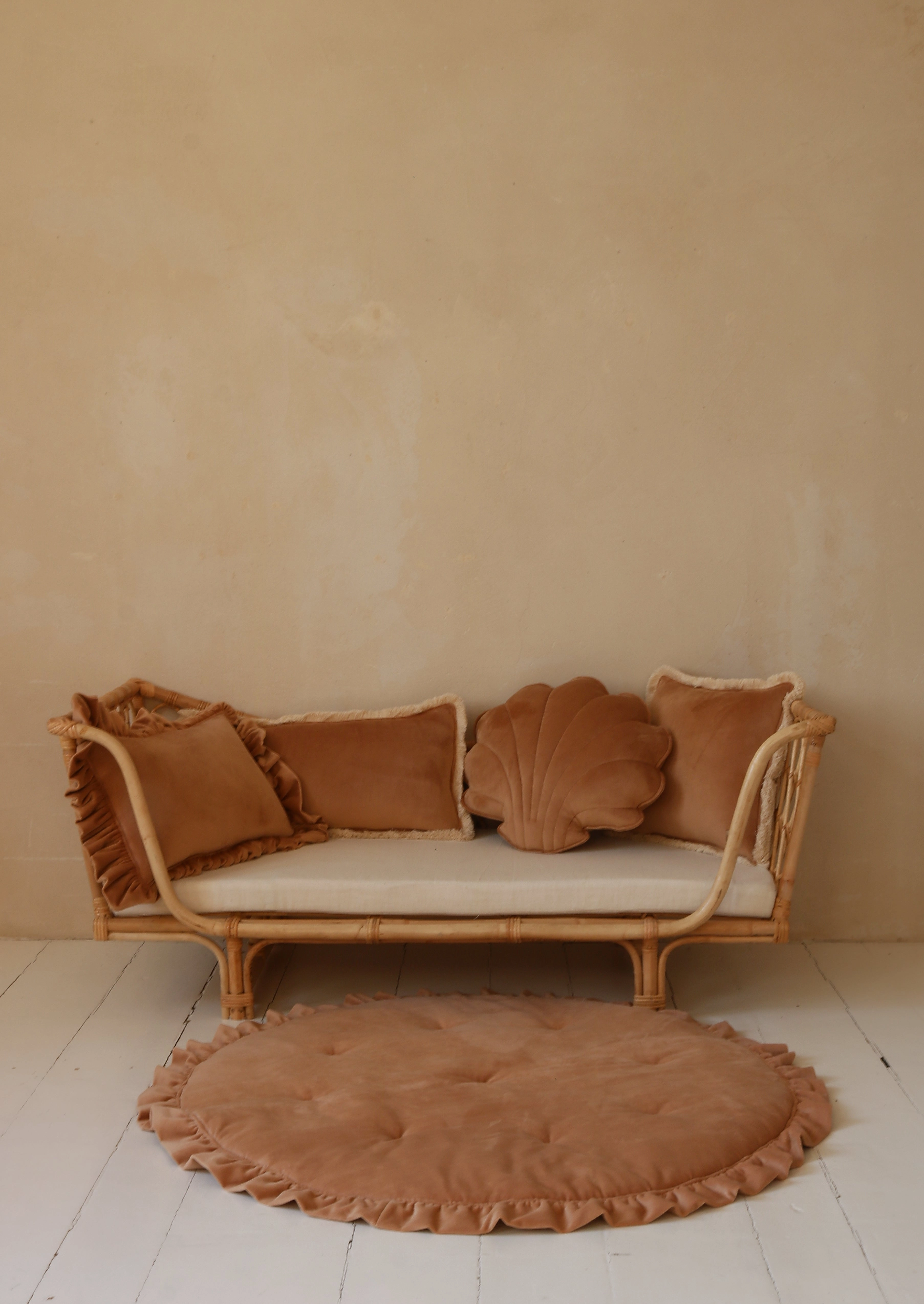 Soft Velvet Caramel Mat with Frill