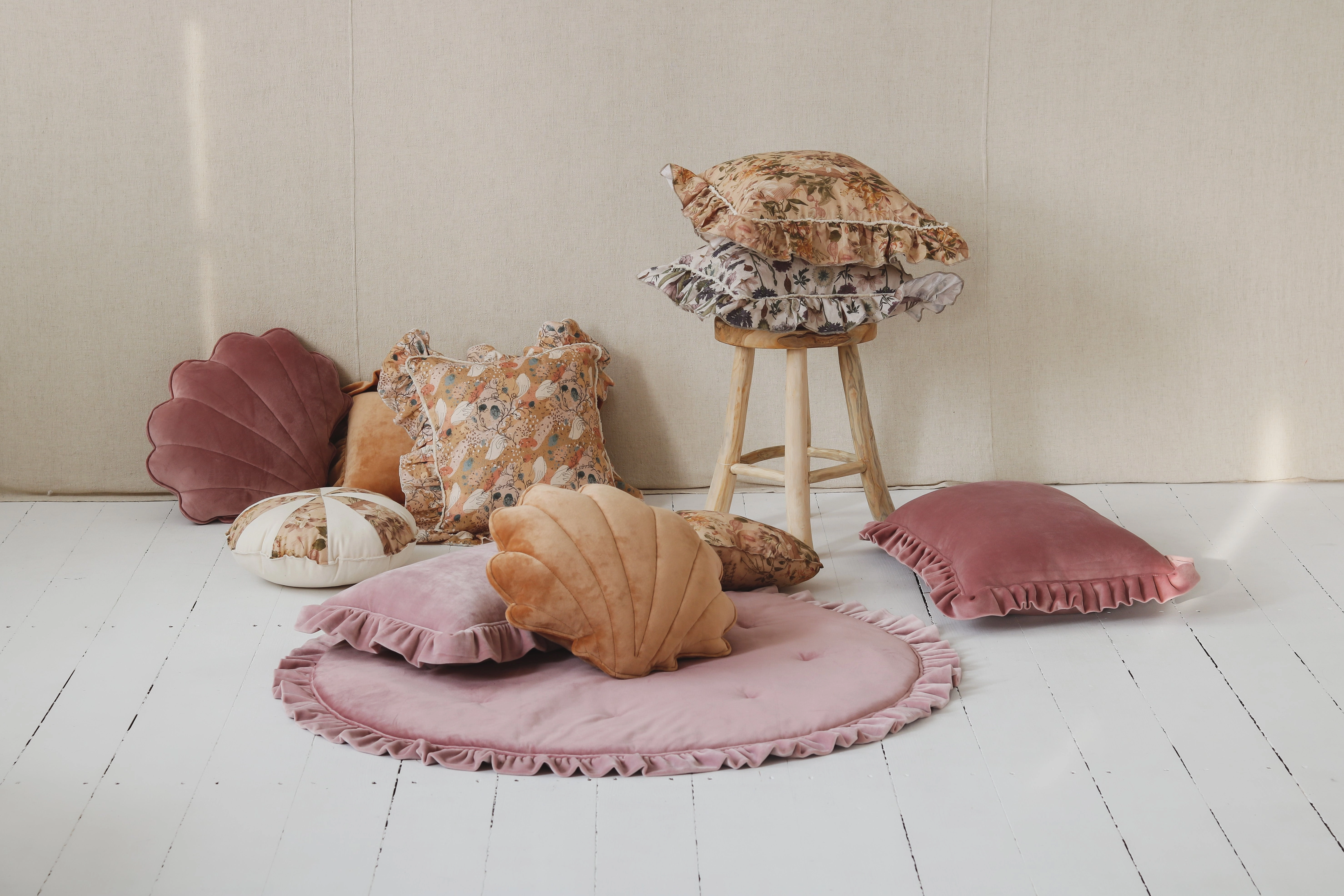 Soft Velvet Dirty Pink Mat with Frill