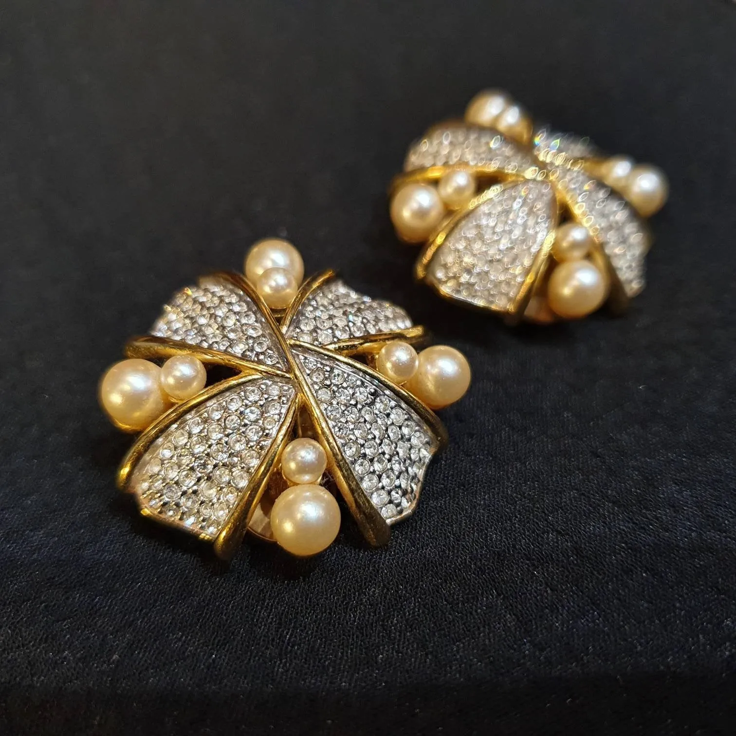 Swarovski pearl and crystals clip on earrings