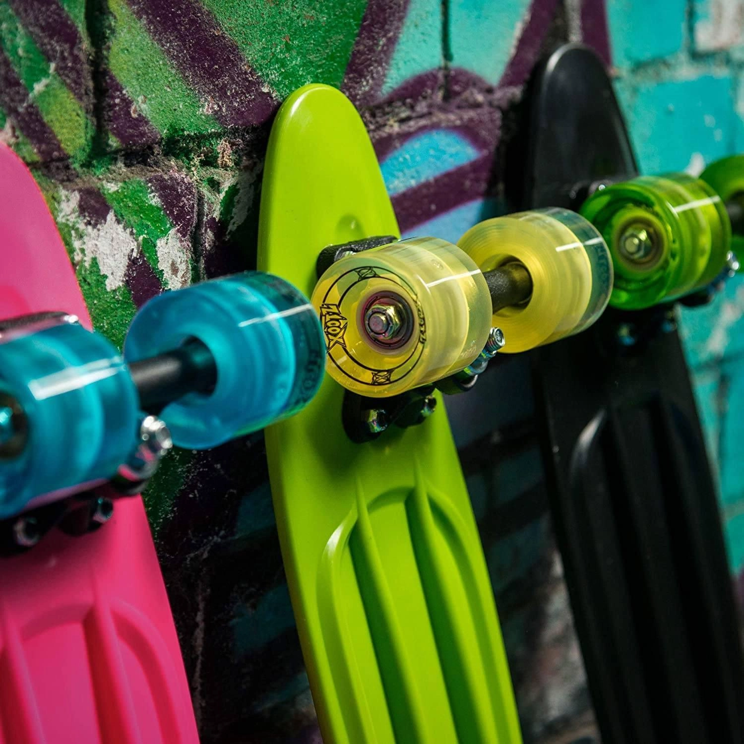 XOOTZ 22-Inch Skateboard with LED Light Up Wheels - Green